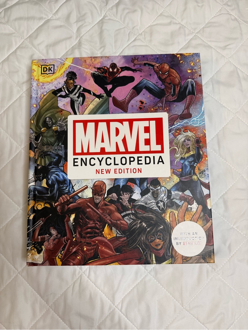 Marvel Illustrated Encyclopedia - Red, White, Multicolor Cover